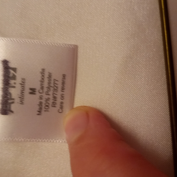 Bridal wrap robe - Picture 3 of 5